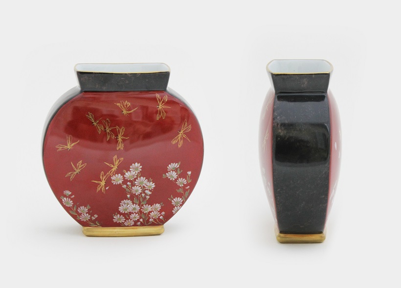 Véronique Etève-Habègre - Peinture sur Porcelaine - Vase Rouges et Fleurs blanches  